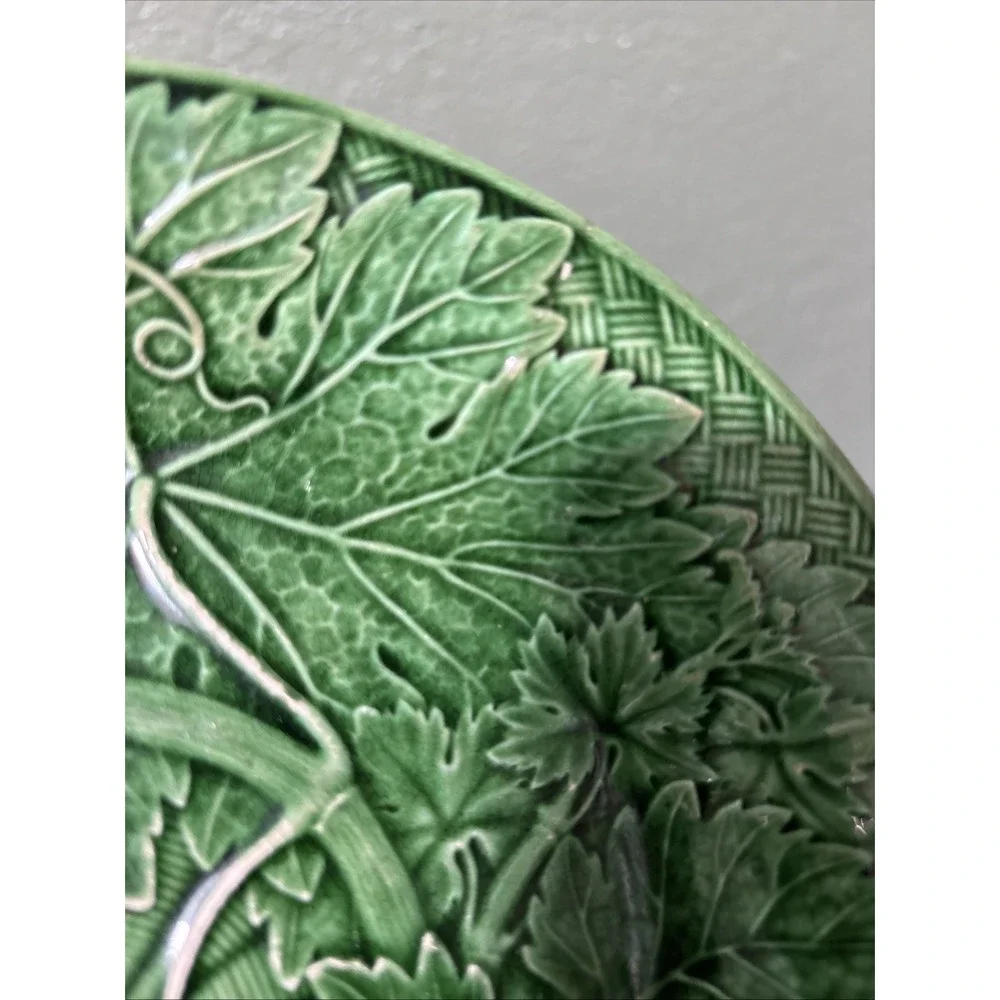 3 Antique WEDGWOOD GREEN MAJOLICA GRAPEVINE RELIEF PLATE - 8 3/8